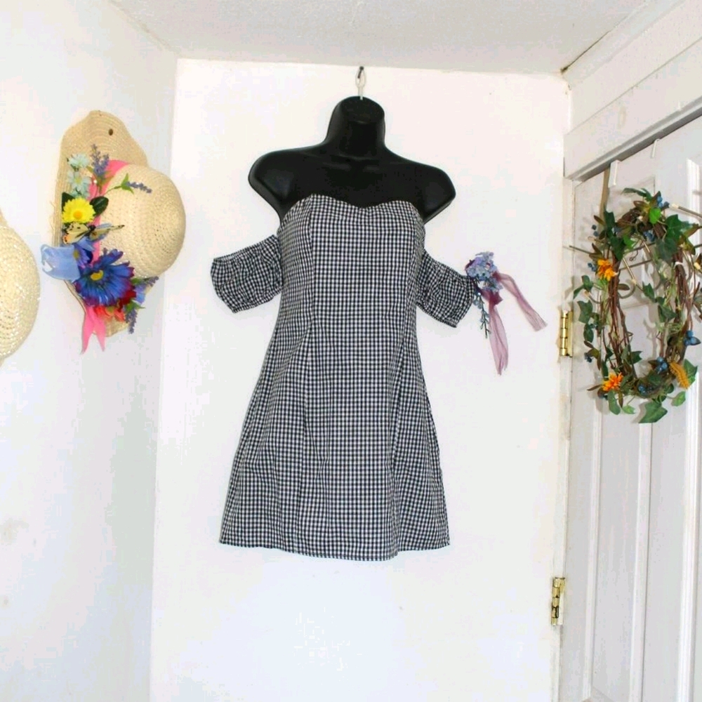 B & W Gingham mini Dress Off shoulder sleeves